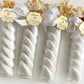 Tube de dragées Perle avec gravure en arabesque sur plexiglas doré, fleurs séchées, et noeud en soie, cadeau personnalisé pour mariage